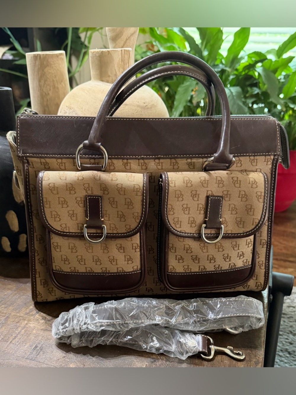 EUC Dooney &  Bourke Madison Signature Satchel, Double Pocket Tote